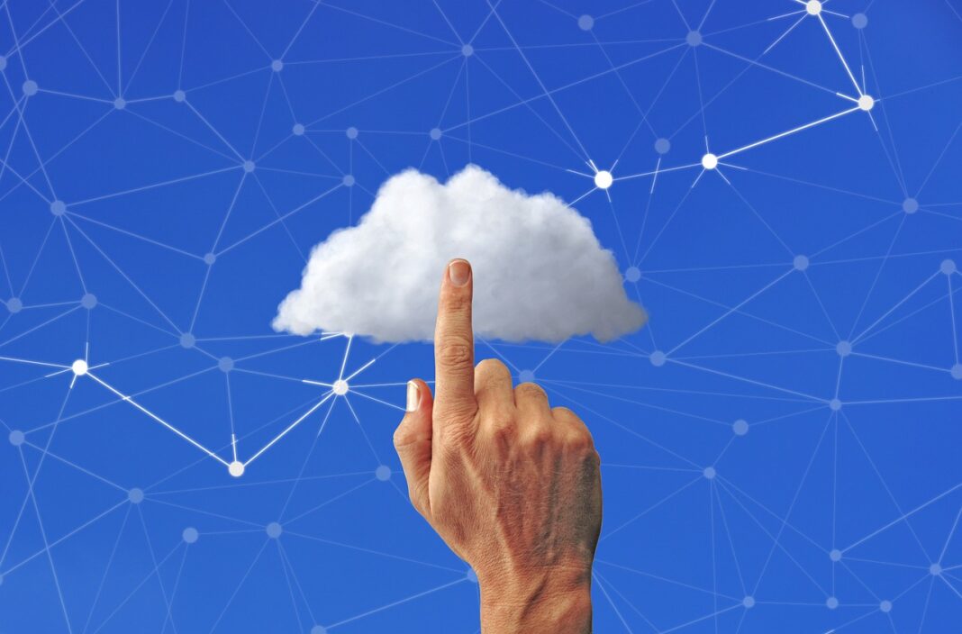 Cloud Network Finger  - Tumisu / Pixabay